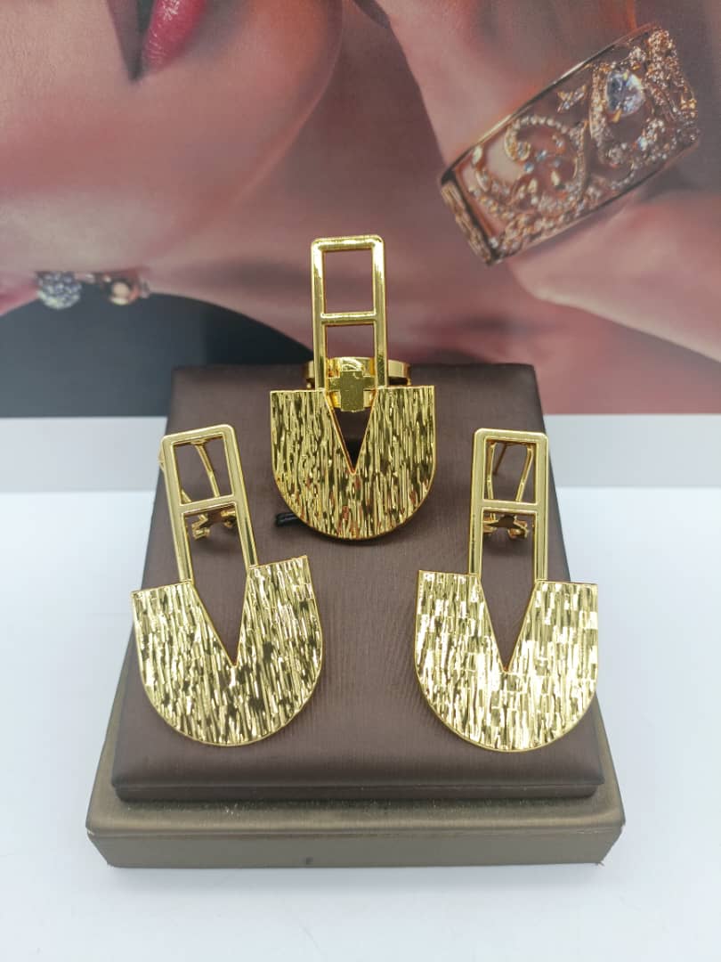 ✨ Ensemble Bijoux Fashion – Boucles d’Oreilles & Bague Assortie