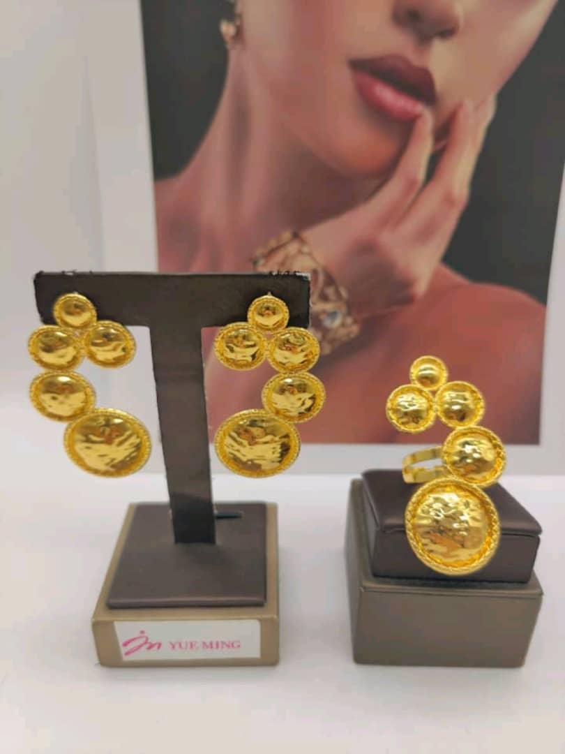 ✨ Ensemble Bijoux Fashion – Boucles d’Oreilles & Bague Assortie