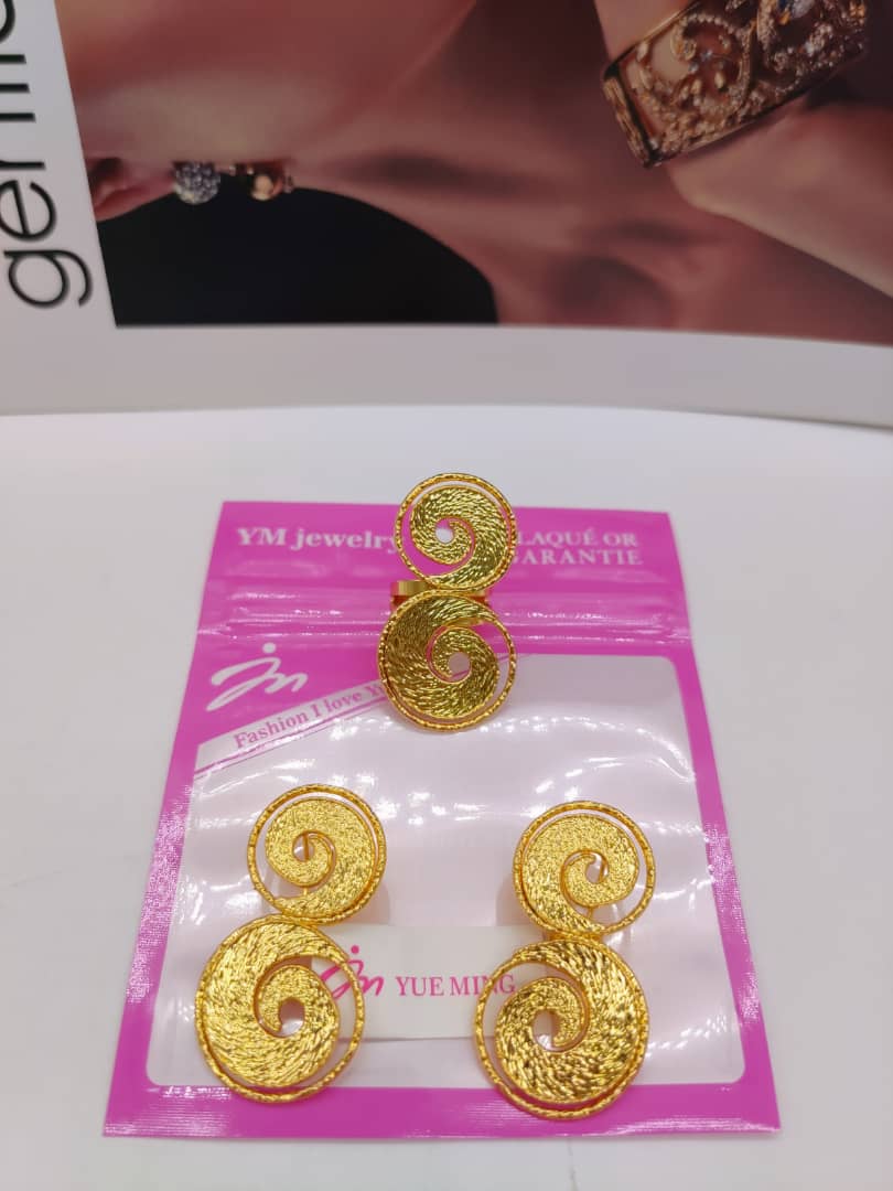 ✨ Ensemble Bijoux Fashion – Boucles d’Oreilles & Bague Assortie