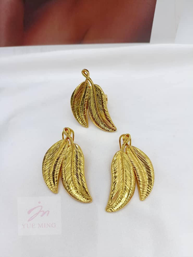 ✨ Ensemble Bijoux Fashion – Boucles d’Oreilles & Bague Assortie