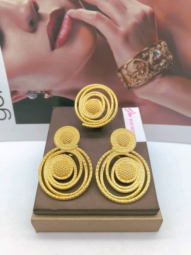 ✨ Ensemble Bijoux Fashion – Boucles d’Oreilles & Bague Assortie