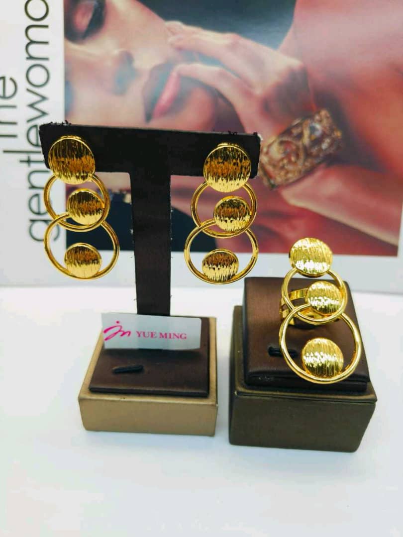 ✨ Ensemble Bijoux Fashion – Boucles d’Oreilles & Bague Assortie