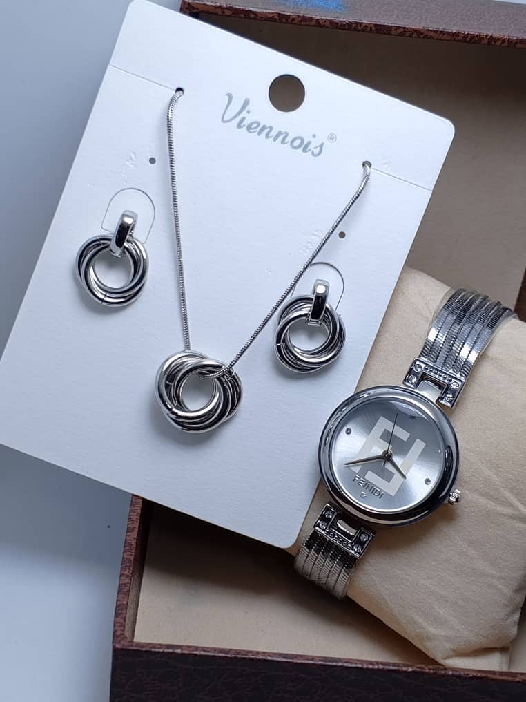 ⭐ Ensemble VIENOIS – Collier, Boucles d’Oreilles & Montre en Acier Inoxydable