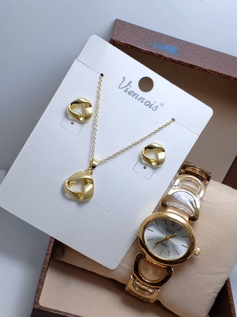 ⭐ Ensemble VIENOIS – Collier, Boucles d’Oreilles & Montre en Acier Inoxydable