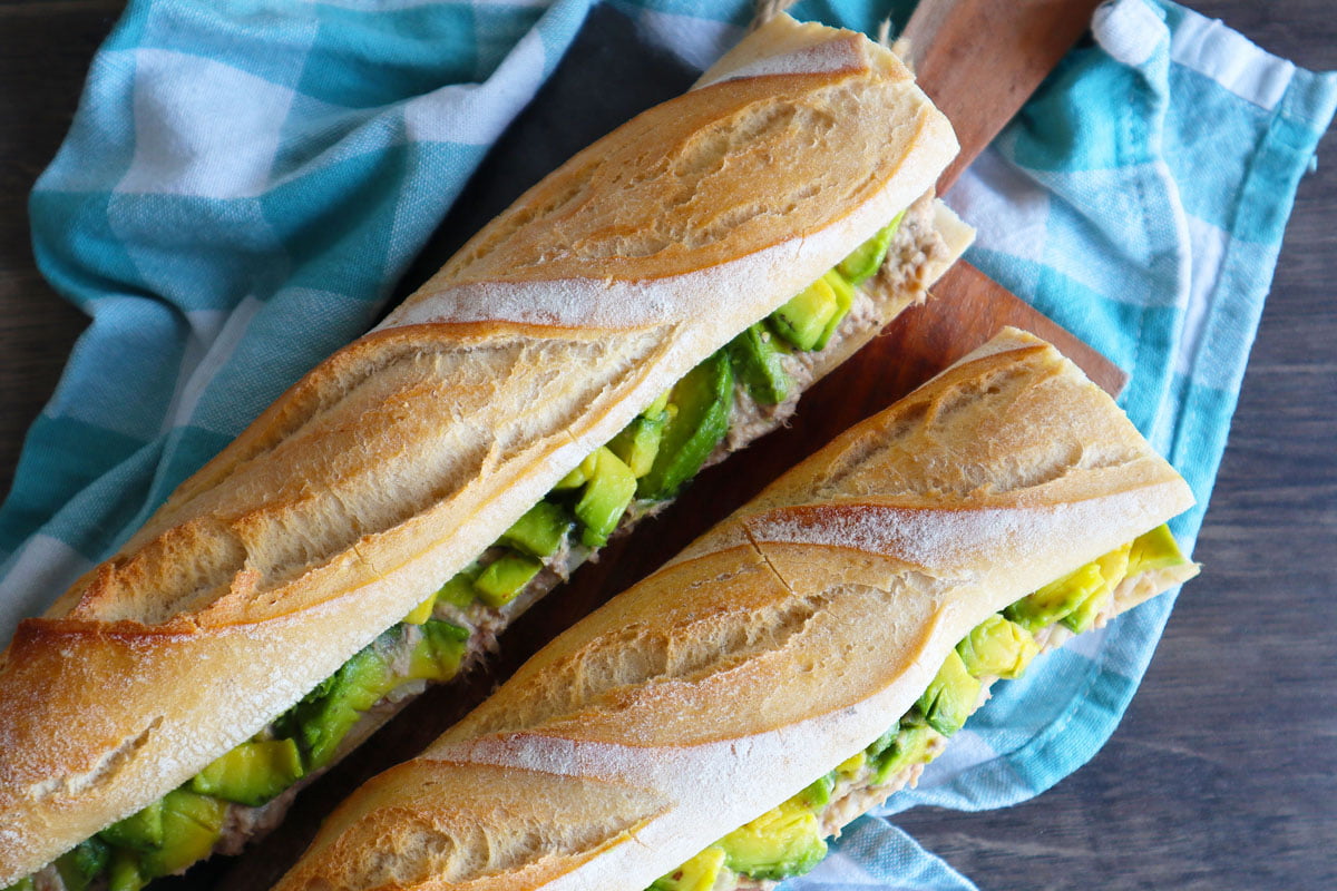 Sandwich : pain + avocat 