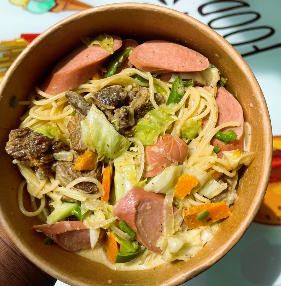 Spaghettis au légumes saucisses viande et sauce crème 