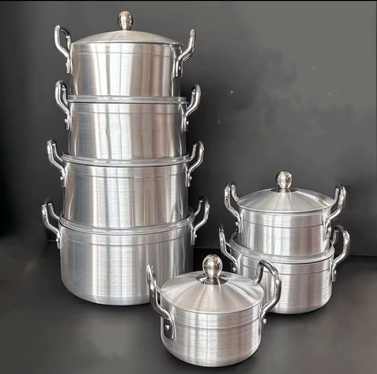 ENSEMBLE DE CASSEROLES EN ALUMINIUM (7 PIÈCES)