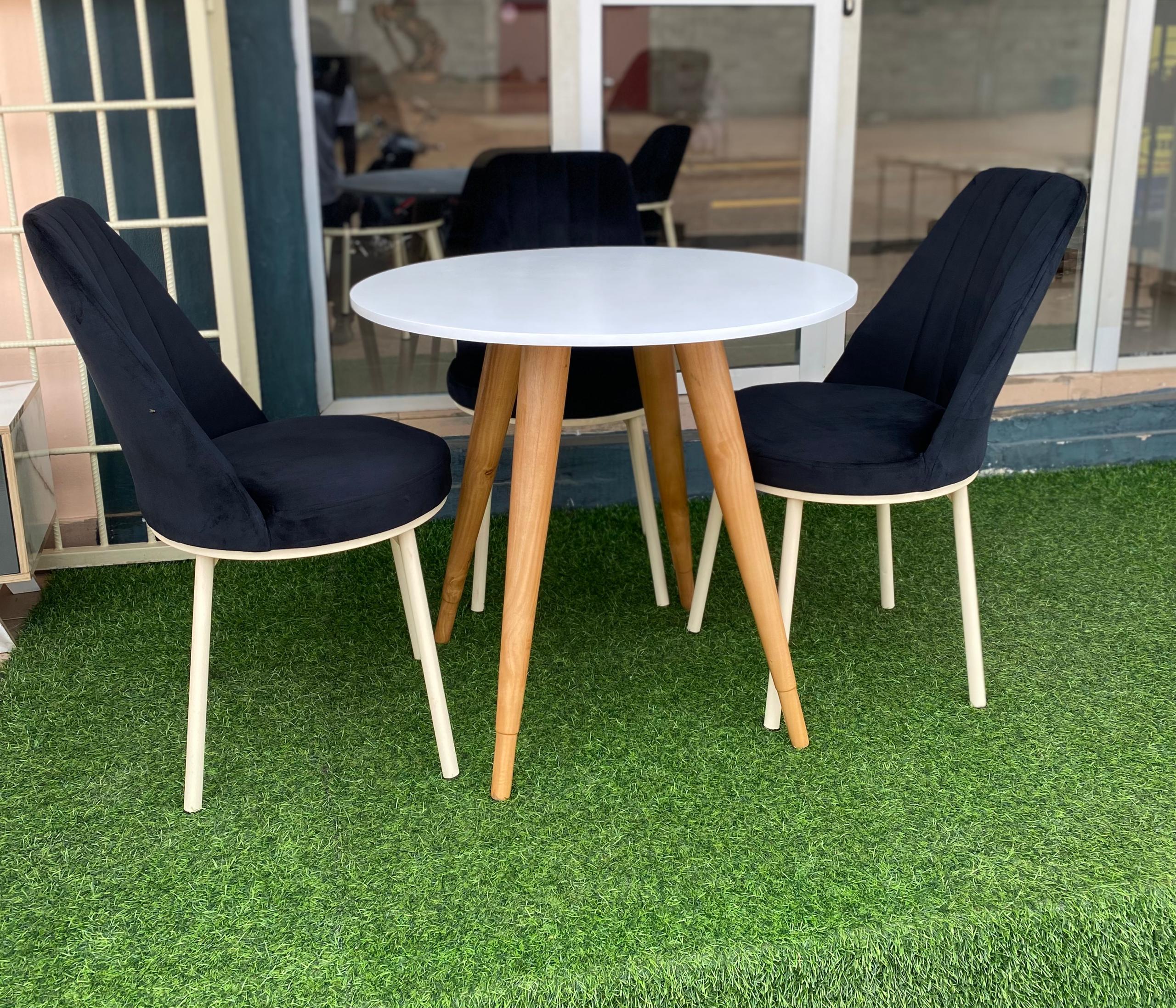 Ensemble Table Ronde & 3 Chaises Scandinaves