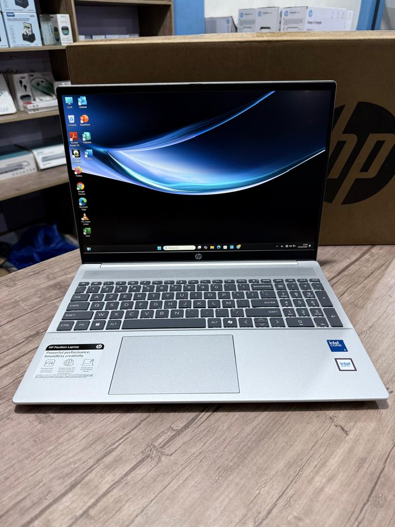 HP PAVILION 16-af0063cl            (Neuf en Carton)