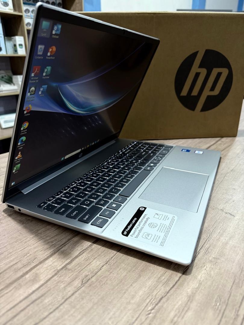 HP PAVILION 16-af0063cl            (Neuf en Carton)