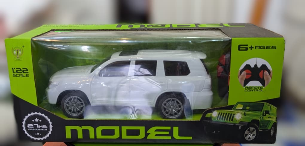 VOITURE TÉLÉCOMMANDÉE “MODEL”