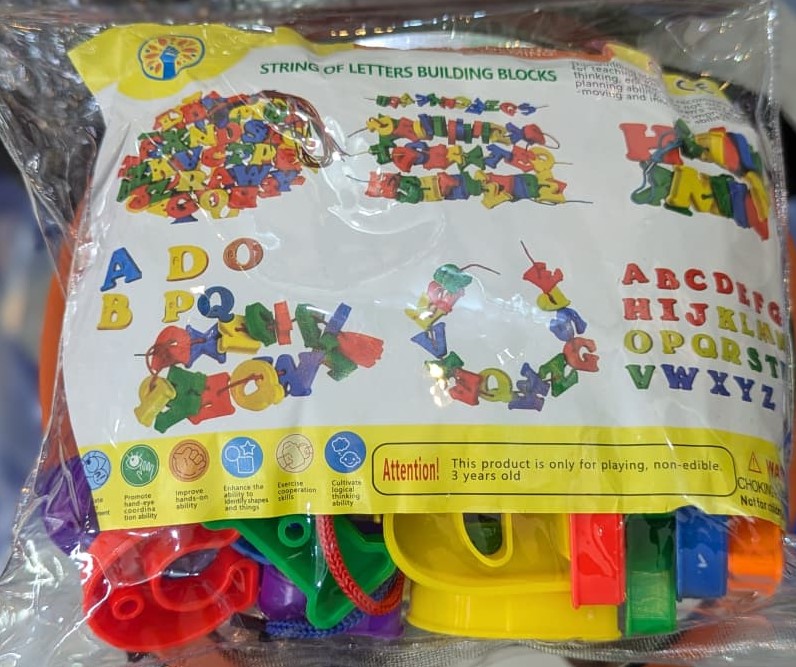 Jeu éducatif Lettres de l’alphabet à enfiler