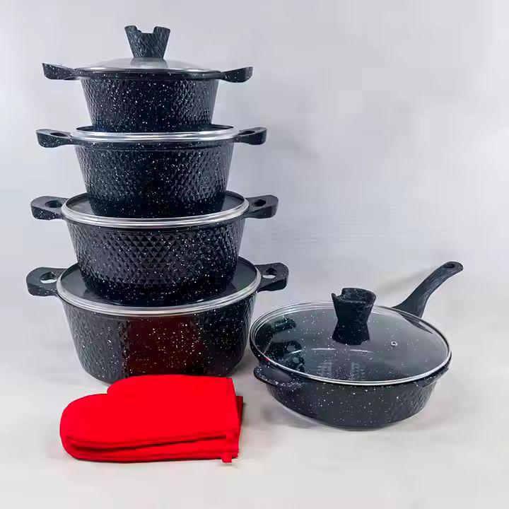 Ensemble de casseroles et poêles