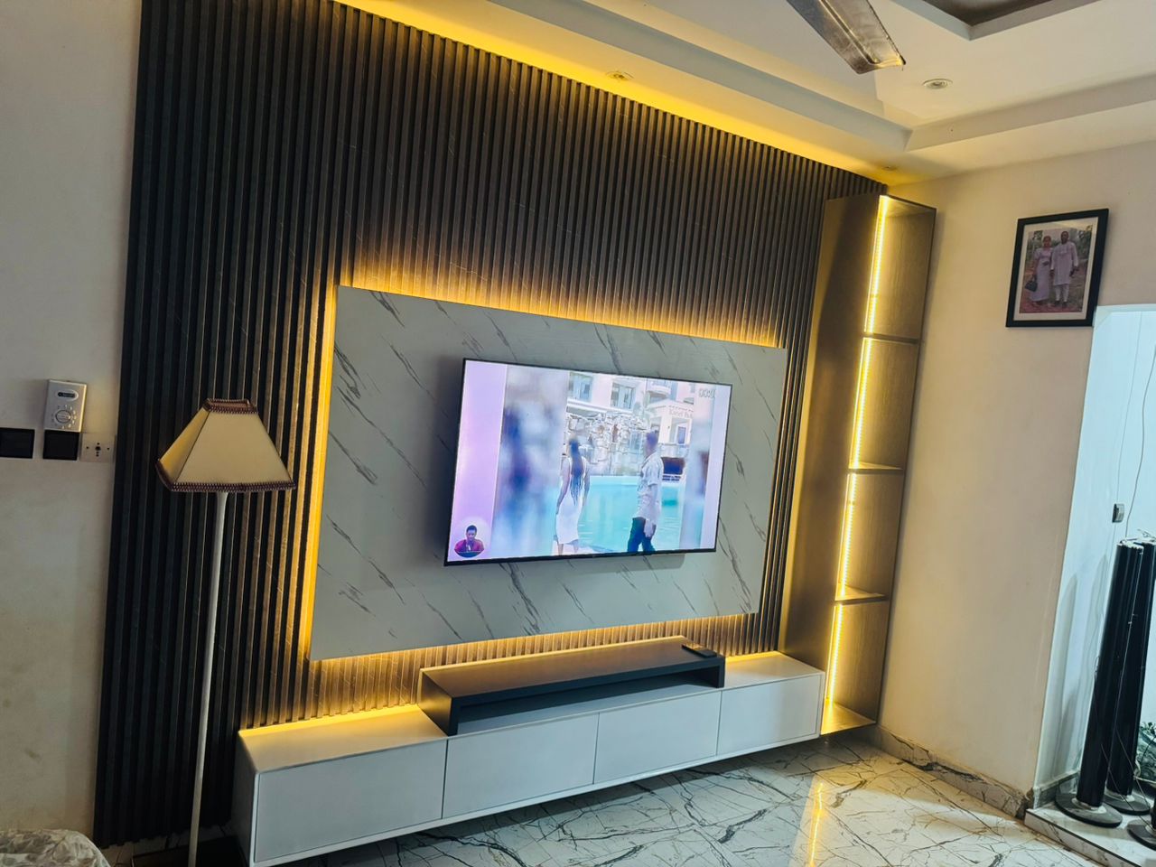 Meuble TV mural moderne