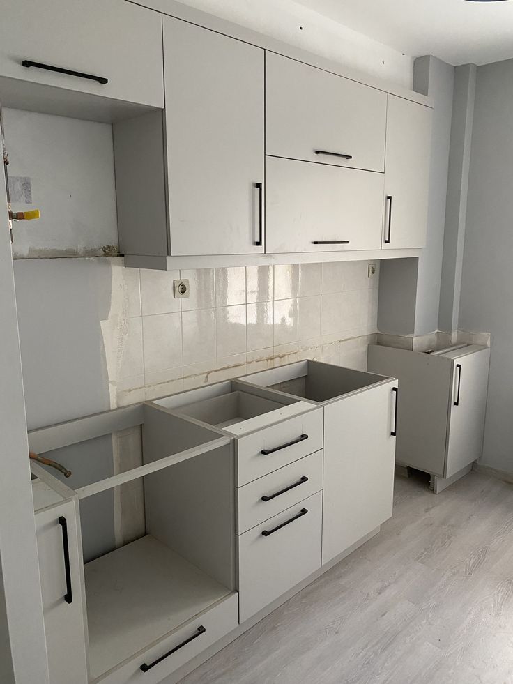 Cuisine Moderne Gris Mat avec Poignées Noires