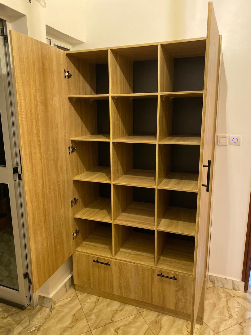 Armoire de Rangement en Bois avec Cases et Portes